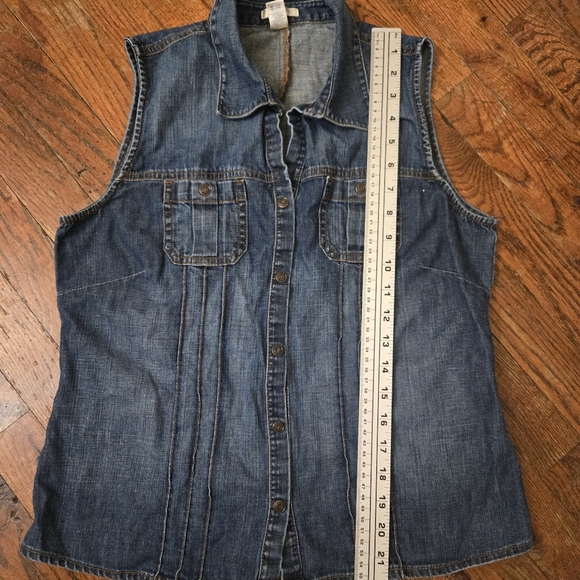Old navy Sleeveless Denim Button-Up Top - Picture 5 of 5